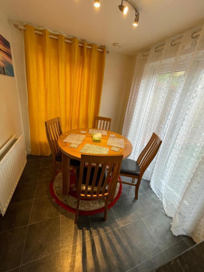 Holiday Home In Cardiff. Sleeps 6 Екстериор снимка