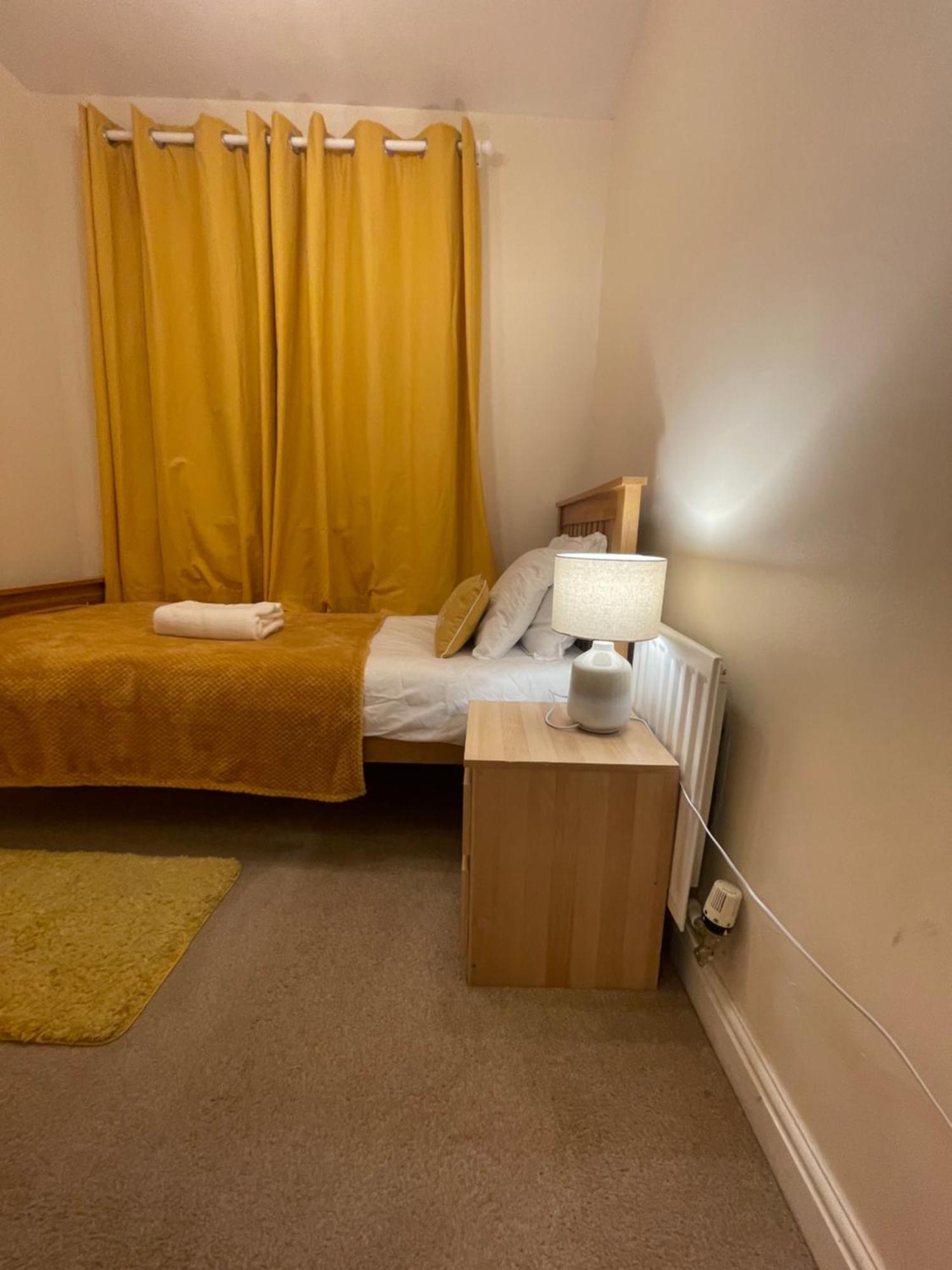 Holiday Home In Cardiff. Sleeps 6 Екстериор снимка
